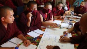 Szerzetesek is támogatják a szexuális felvilágosításról szóló kampányt Bhutánban