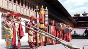 Bhután újranyitja határait