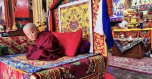 Egy négy éves kisfiúban ismerték fel Taklung Cetrul Rinpocsét, a nyingma hagyomány fejét