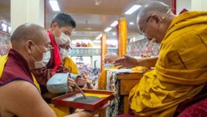 Egy nyolc éves kisfiúban ismerte fel a Dalai Láma Mongólia vallási vezetőjét