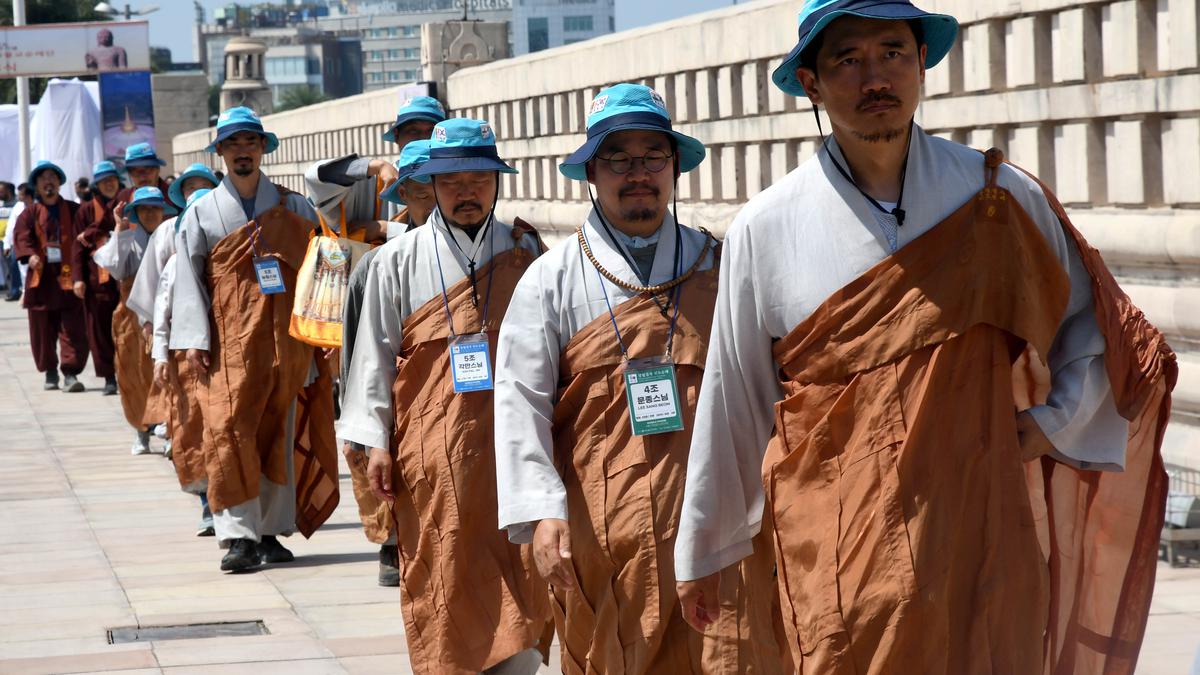 Megérkeztek a dél-koreai zarándokok Srávasztíba