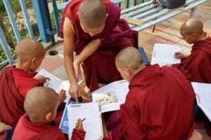 Tankönyvsegély a tibeti szerzetesnők számára